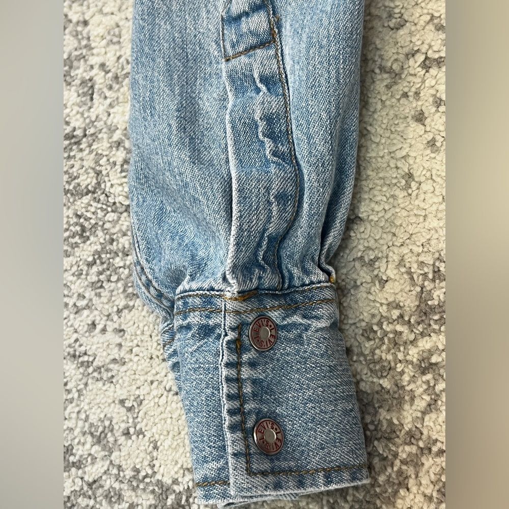 Vintage Levi's women's denim Western shirt Size M Metal Buttons Logo - Picture 8 of 8